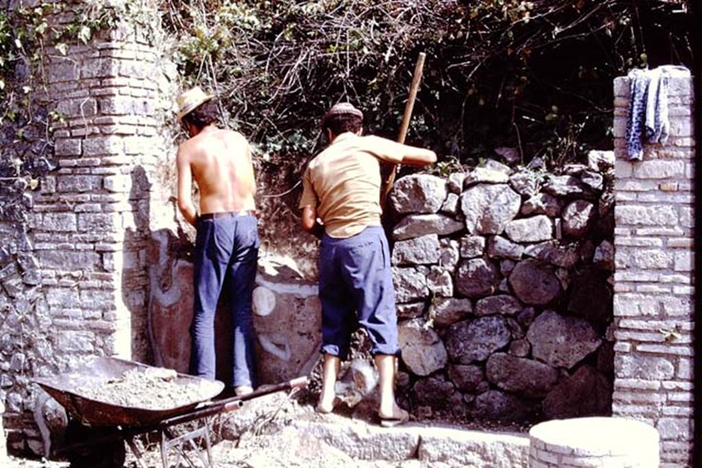 II.5 Pompeii. 1972. Entrance doorway, during excavation, exploration and consolidation. Photo by Stanley A. Jashemski. 
Source: The Wilhelmina and Stanley A. Jashemski archive in the University of Maryland Library, Special Collections (See collection page) and made available under the Creative Commons Attribution-Non Commercial License v.4. See Licence and use details. J72f0533