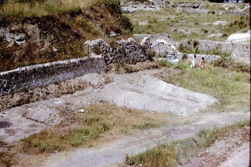 II.5 Pompeii. 1966.  Excavating out into the centre from the edges in the north-west corner. Photo by Stanley A. Jashemski. It was felt that the few cavities found around the edge of the insula, did not disprove that this might have been a cattle market. In order to prove it, root cavities in neat lines would have to be found in the centre of the insula. 
Source: The Wilhelmina and Stanley A. Jashemski archive in the University of Maryland Library, Special Collections (See collection page) and made available under the Creative Commons Attribution-Non Commercial License v.4. See Licence and use details.
J66f0605