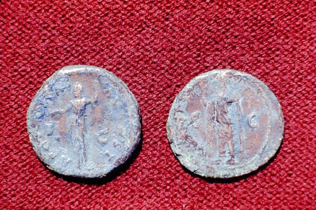 II.5 Pompeii, 1968. Detail of reverse of coins.  Photo by Stanley A. Jashemski.
Source: The Wilhelmina and Stanley A. Jashemski archive in the University of Maryland Library, Special Collections (See collection page) and made available under the Creative Commons Attribution-Non Commercial License v.4. See Licence and use details.
J68f1788