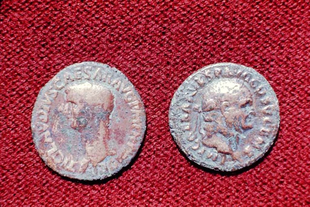 II.5 Pompeii, 1968. Detail of coins.  Photo by Stanley A. Jashemski.
Source: The Wilhelmina and Stanley A. Jashemski archive in the University of Maryland Library, Special Collections (See collection page) and made available under the Creative Commons Attribution-Non Commercial License v.4. See Licence and use details.
J68f1789