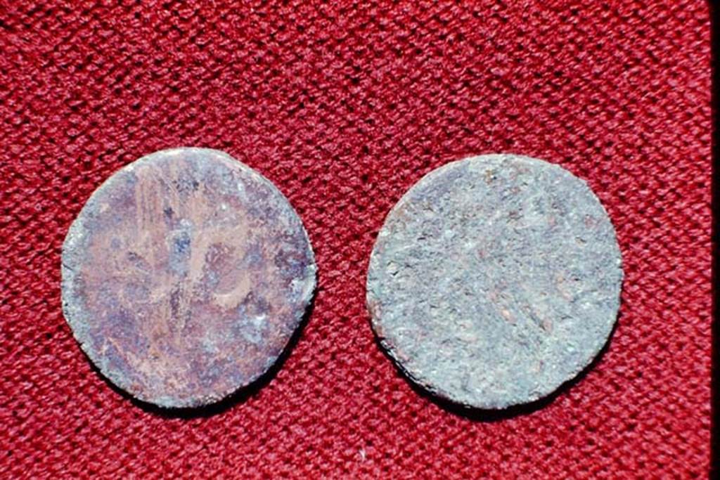 II.5 Pompeii, 1968. Detail of reverse of coins.  Photo by Stanley A. Jashemski.
Source: The Wilhelmina and Stanley A. Jashemski archive in the University of Maryland Library, Special Collections (See collection page) and made available under the Creative Commons Attribution-Non Commercial License v.4. See Licence and use details.
J68f1792