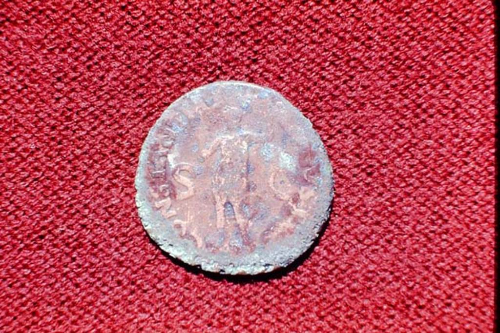 II.5 Pompeii, 1968. Detail of reverse of  coin.  Photo by Stanley A. Jashemski.
Source: The Wilhelmina and Stanley A. Jashemski archive in the University of Maryland Library, Special Collections (See collection page) and made available under the Creative Commons Attribution-Non Commercial License v.4. See Licence and use details.
J68f1796