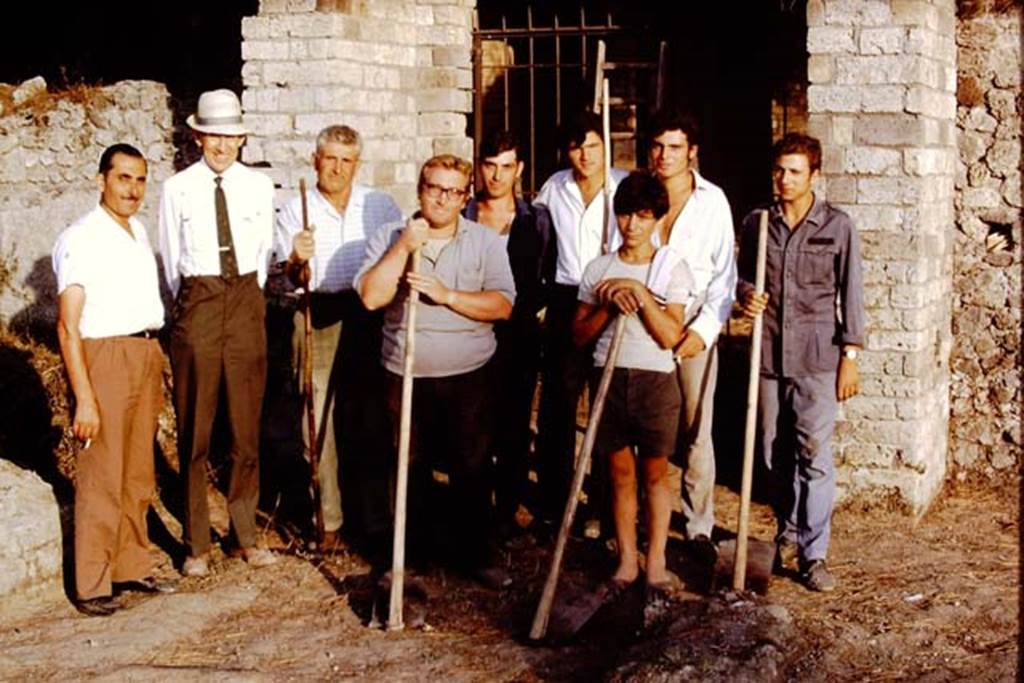 II.5 Pompeii. 1970. Sig. Sicignano and his workers.   Photo by Stanley A. Jashemski.
Source: The Wilhelmina and Stanley A. Jashemski archive in the University of Maryland Library, Special Collections (See collection page) and made available under the Creative Commons Attribution-Non Commercial License v.4. See Licence and use details.
J70f0788