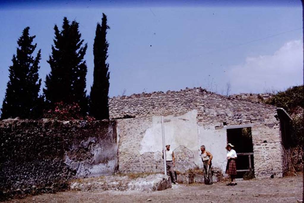 II.5 Pompeii. 1970. North-west corner.   Photo by Stanley A. Jashemski.
Source: The Wilhelmina and Stanley A. Jashemski archive in the University of Maryland Library, Special Collections (See collection page) and made available under the Creative Commons Attribution-Non Commercial License v.4. See Licence and use details.
J70f0794