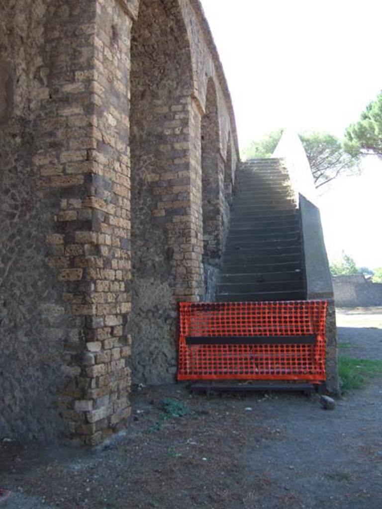 II.6 Pompeii. September 2005. 
Amphitheatre, looking west along north side of north-west double staircase.