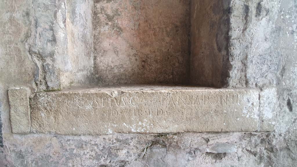 II.6 Pompeii. July 2021. Inscription from west side of corridor of Amphitheatre 
Foto Annette Haug, ERC Grant 681269 DÉCOR.