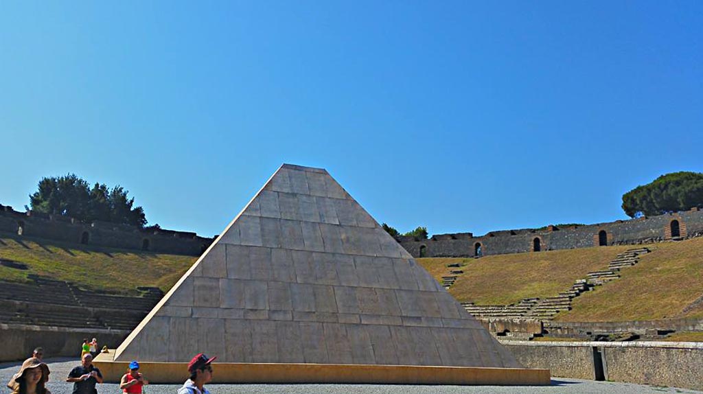 II.6 Pompeii. 2015/2016. 
“Temporary pyramid” in amphitheatre, used for exhibition of plaster-casts. Photo courtesy of Giuseppe Ciaramella.