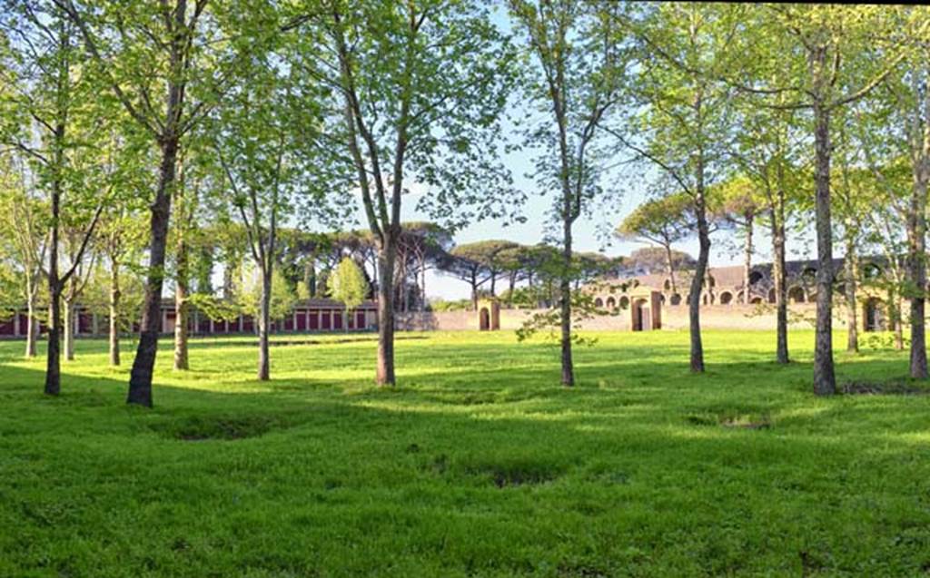 II.7.1 Pompeii. Palaestra. April 2018. Looking north-east from south-west corner.
Photo courtesy of Ian Lycett-King. Use is subject to Creative Commons Attribution-NonCommercial License v.4 International.