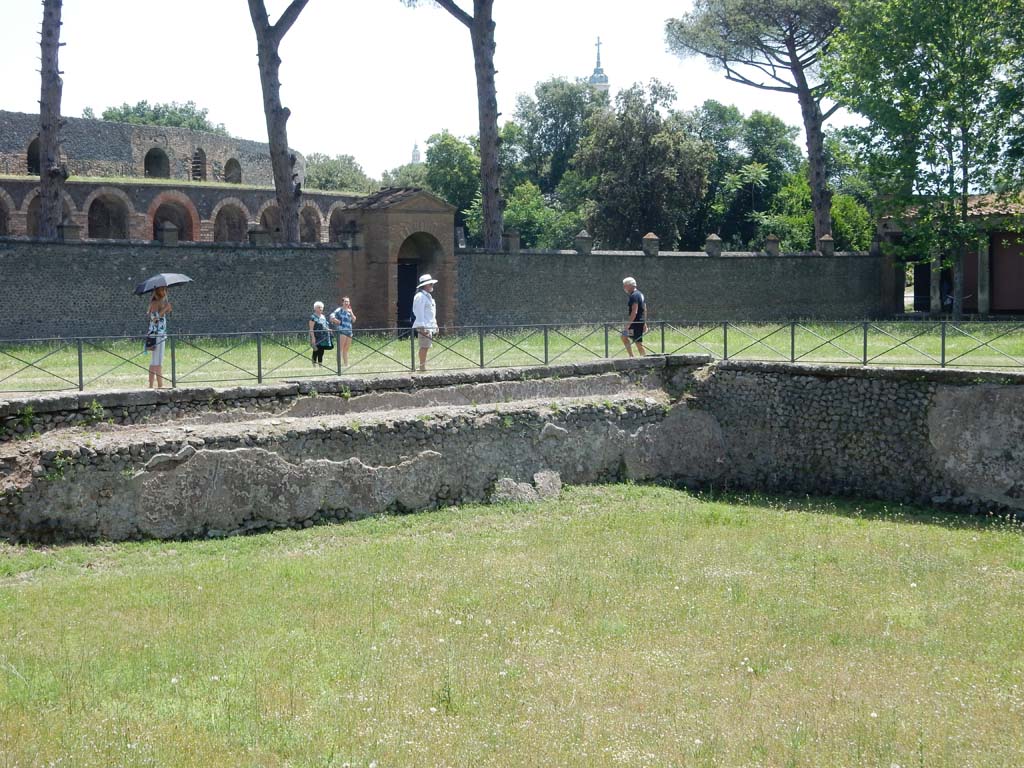 II.7 Pompeii. June 2019. Looking south-east across pool towards entrance at II.7.2, centre, and II.7.1, on right.
Photo courtesy of Buzz Ferebee.