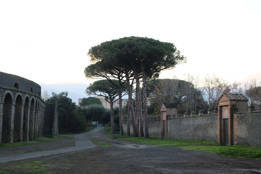 II.7.4 Pompeii. Palaestra. December 2018. Looking south along east exterior wall, from II.7.4, on right. Photo courtesy of Aude Durand.