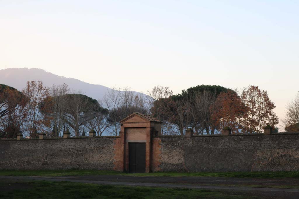 II.7.4 Pompeii. Palaestra. December 2018. Looking west to entrance doorway. Photo courtesy of Aude Durand.