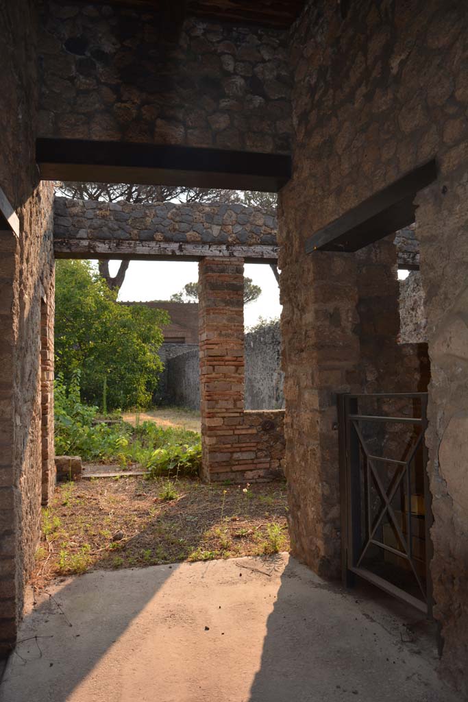 II.8.3 Pompeii. July 2017. 
Looking south-east from entrance corridor towards doorway on south side. 
Foto Annette Haug, ERC Grant 681269 DÉCOR.
