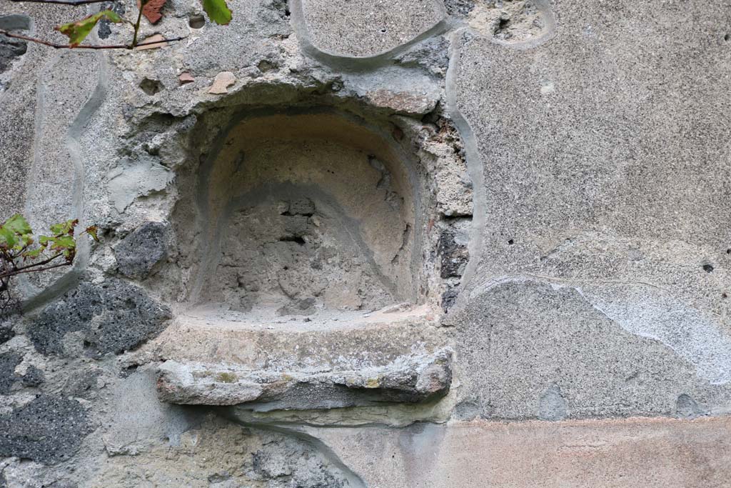 II.8.2 Pompeii. December 2018. Detail of niche set into north wall. Photo courtesy of Aude Durand.
