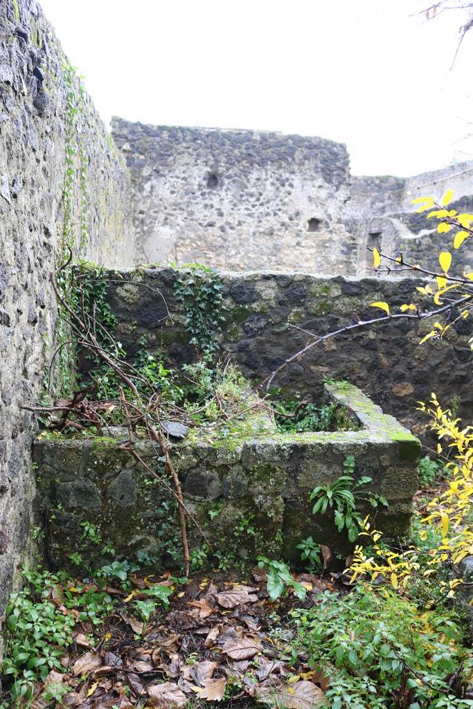 II.8.5 Pompeii. December 2018. 
Looking west towards double basin or trough in south-west corner of garden area. 
Photo courtesy of Aude Durand.
