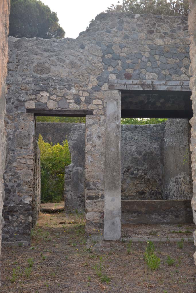 II.8.5 Pompeii. July 2017. 
Looking east across atrium towards rear rooms, from entrance doorway.
Foto Annette Haug, ERC Grant 681269 DÉCOR.