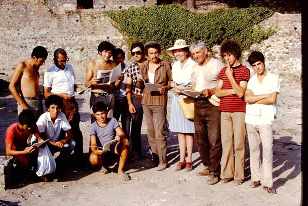 II.8.6 Pompeii, 1973. Wilhelmina’s workers with their copies of her work. Photo by Stanley A. Jashemski. 
Source: The Wilhelmina and Stanley A. Jashemski archive in the University of Maryland Library, Special Collections (See collection page) and made available under the Creative Commons Attribution-Non Commercial License v.4. See Licence and use details. J73f0797