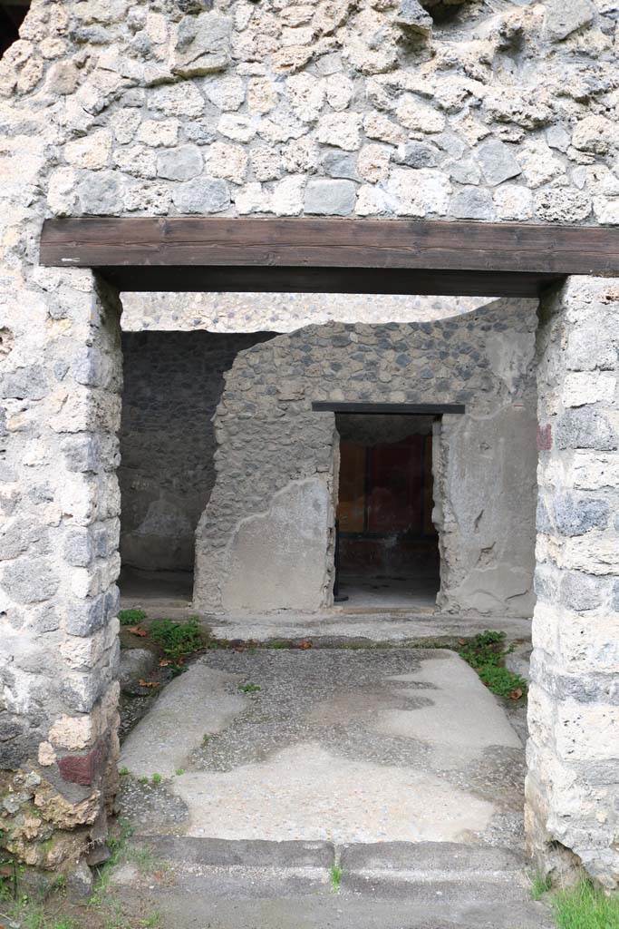 II.8.6 Pompeii. December 2018. 
Looking north from doorway from garden into viridarium with well. Photo courtesy of Aude Durand.
