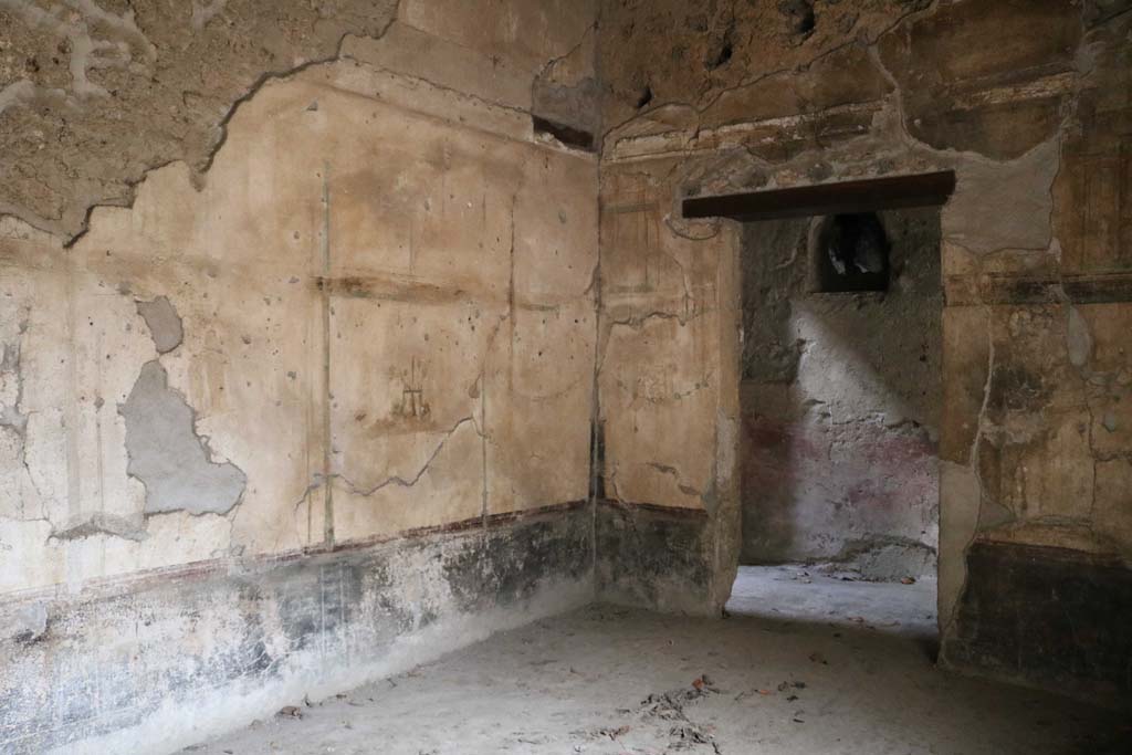 II.9.1 Pompeii. December 2018. 
Looking towards north-west corner of room 5 with large window on south side behind atrium. Photo courtesy of Aude Durand.