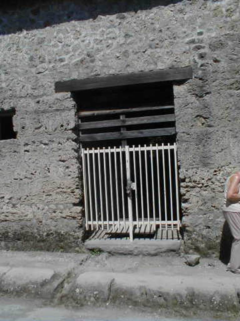 II.9.2 Pompeii. May 2005. Entrance.