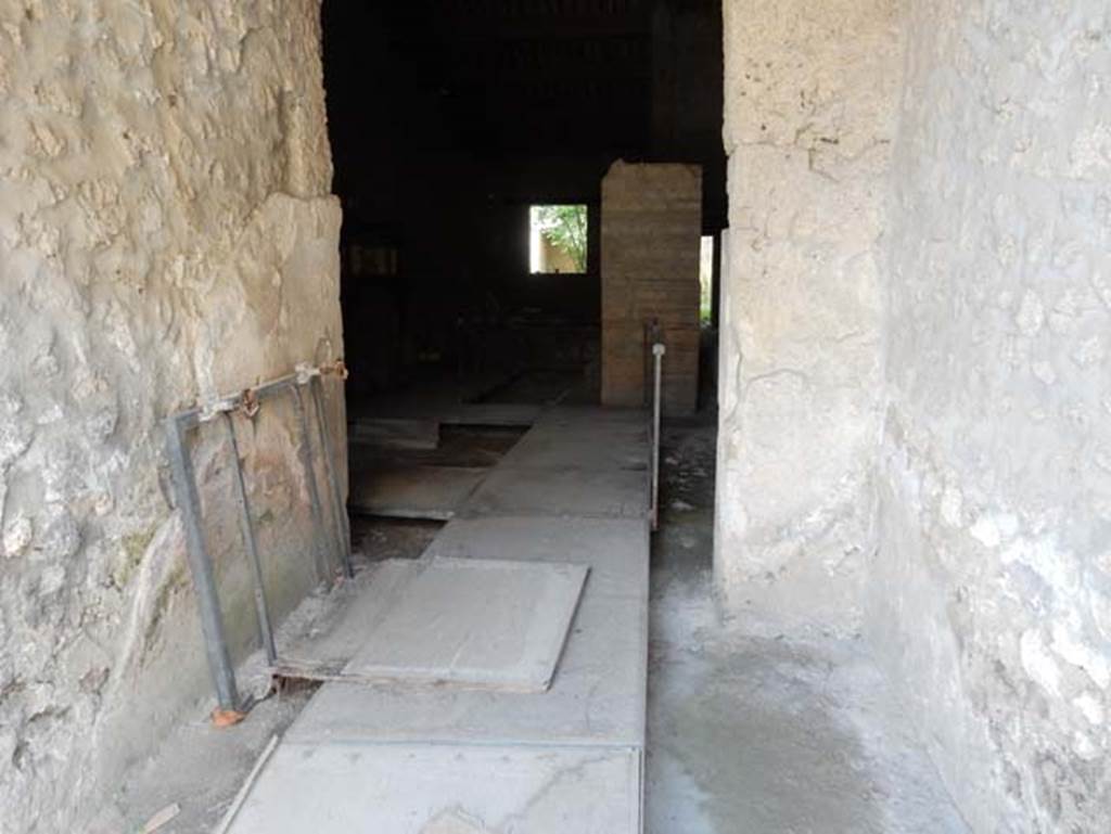 II.9.2 Pompeii. May 2017. Looking east from entrance corridor.  Photo courtesy of Buzz Ferebee.