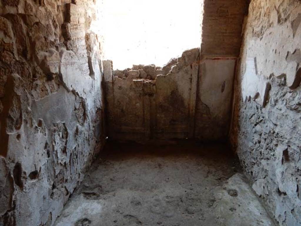 II.9.3, Pompeii. May 2018. Looking west towards plaster-cast of the front doorway.
Photo courtesy of Buzz Ferebee.
