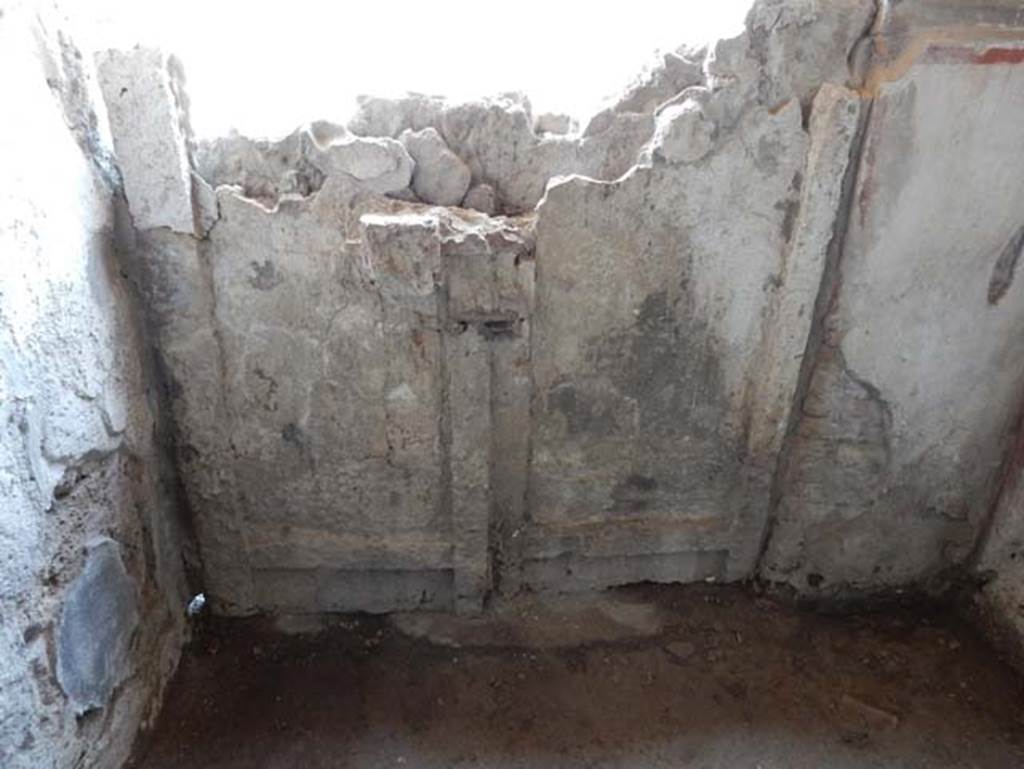 II.9.3, Pompeii. May 2018. Detail of the plaster-cast of the “closed” front door. Photo courtesy of Buzz Ferebee.