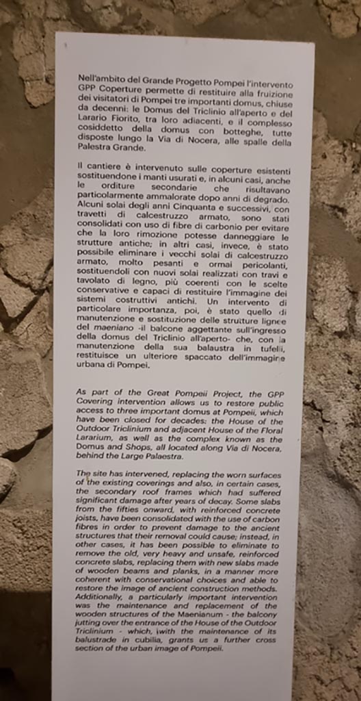 II.9.3, Pompeii. December 2023. Display notice. Photo courtesy of Miriam Colomer.