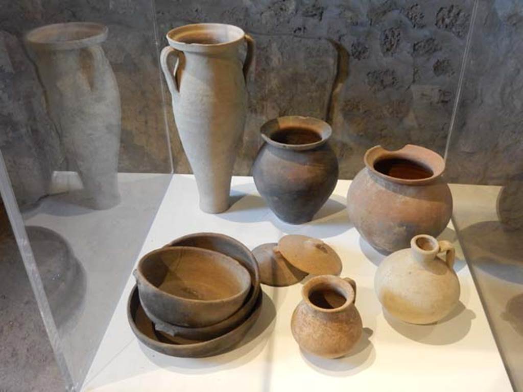 II.9.3, Pompeii. May 2018. Room 14, items on display. Photo courtesy of Buzz Ferebee.