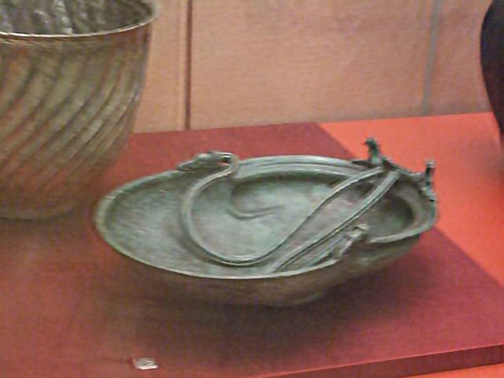 II.9.3 Pompeii. Bronze vassoio (tray or platter) with moveable handles. SAP inventory number 10063. 
Photographed at “A Day in Pompeii” exhibition at Melbourne Museum. September 2009.