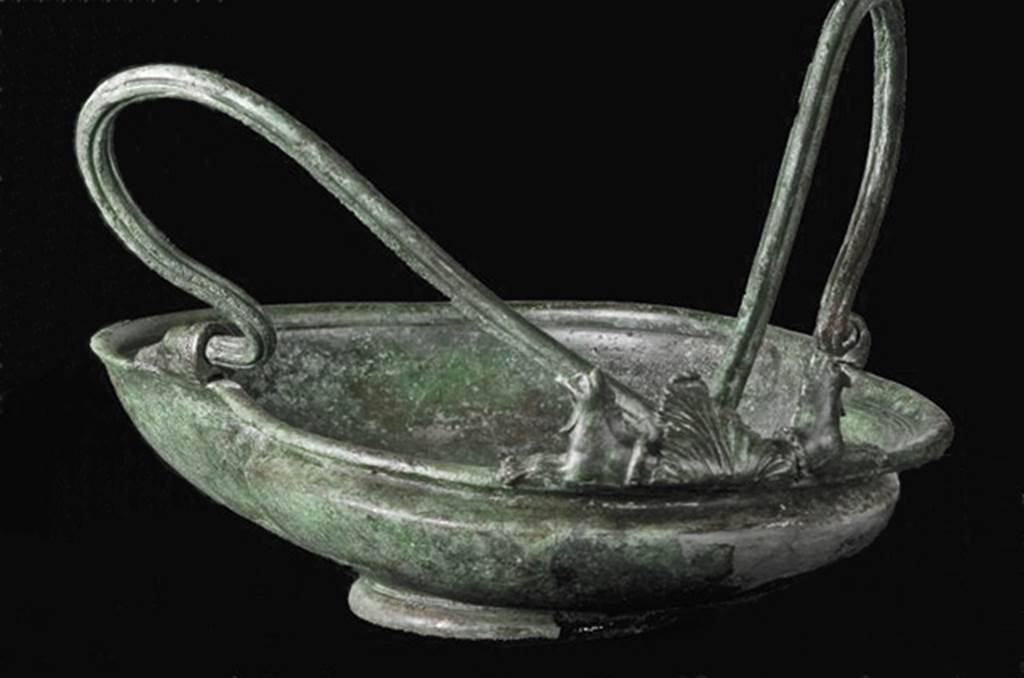 II.9.3 Pompeii. Bronze vassoio (tray or platter) with moveable handles. SAP inventory number 10063.