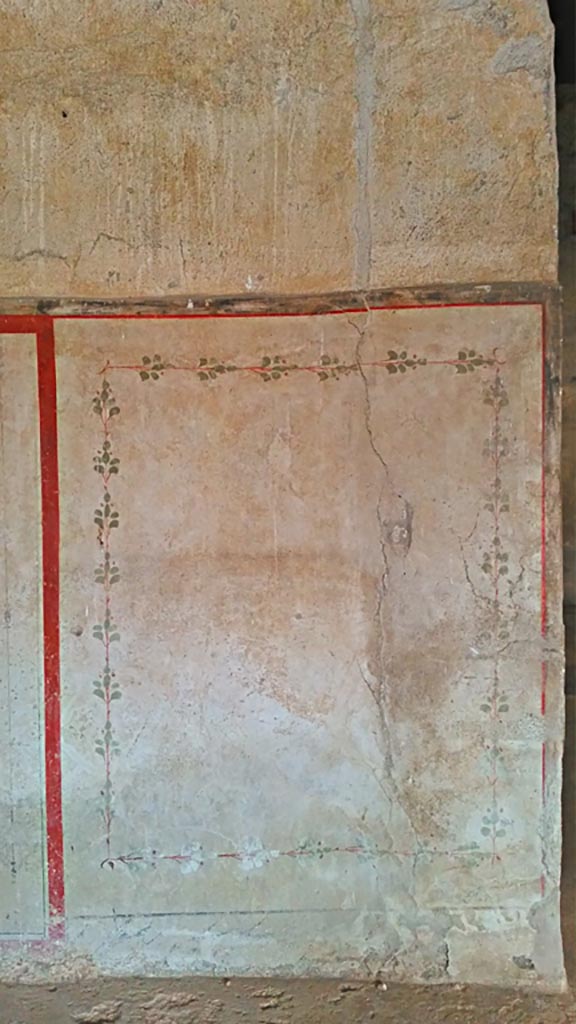 II.9.3 Pompeii. 2017/2018/2019.
Room 14, detail of painted decoration. Photo courtesy of Giuseppe Ciaramella.