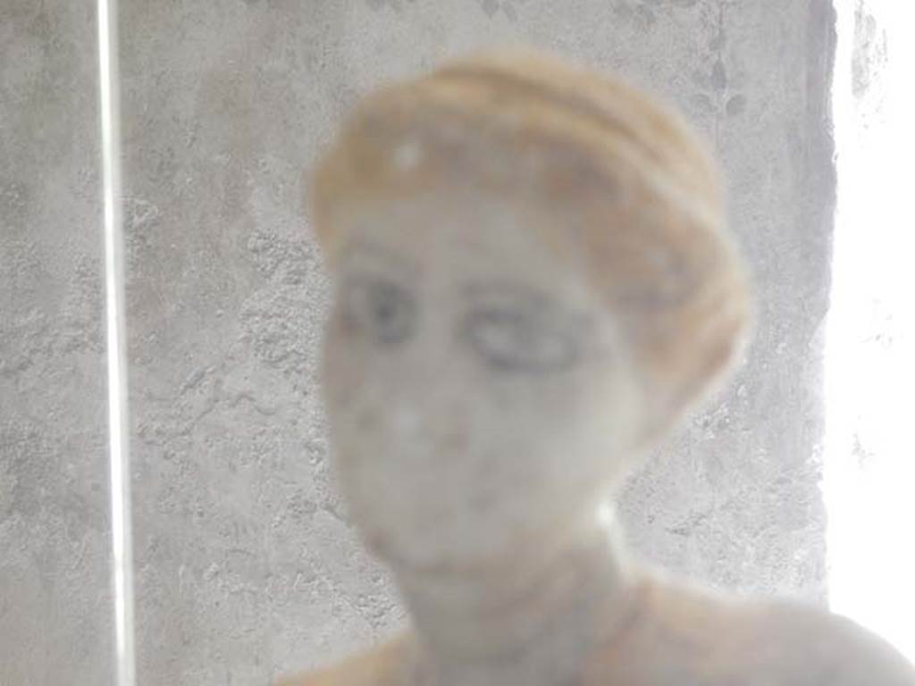 II.9.4, Pompeii. May 2018. Detail of painted eyes and hair of marble statue of Venus.
Archaeological Park of Pompeii, inv. no. 37999. Photo courtesy of Buzz Ferebee.