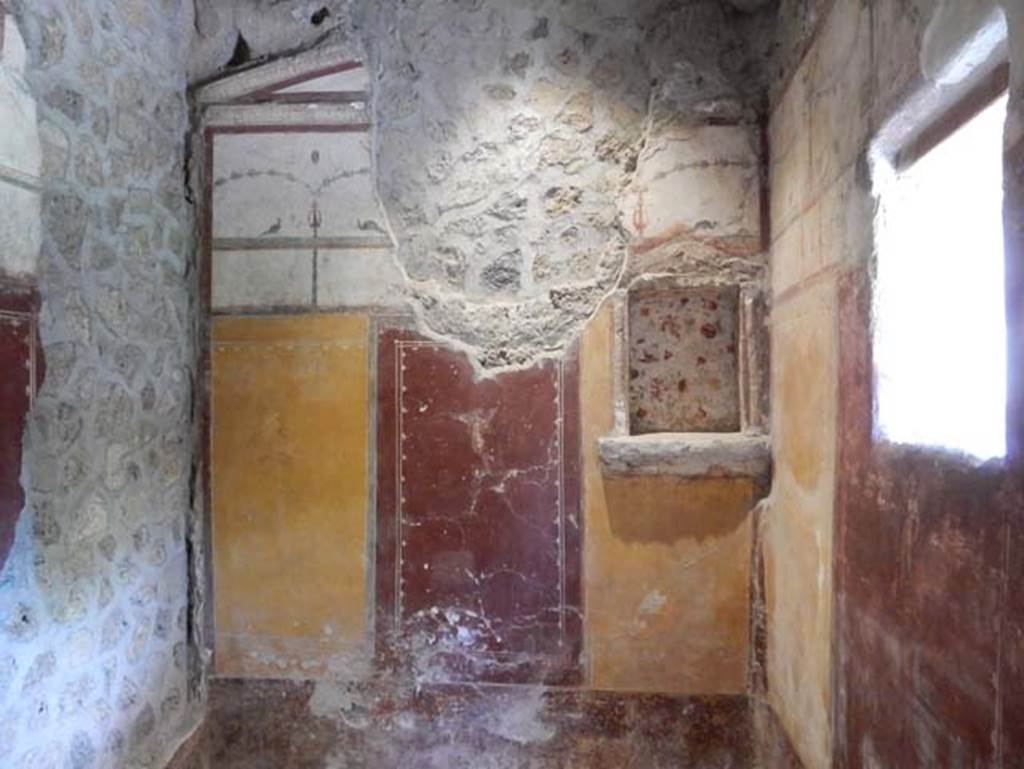 II.9.4, Pompeii. May 2018. Room 6, looking north through doorway of cubiculum. Photo courtesy of Buzz Ferebee.