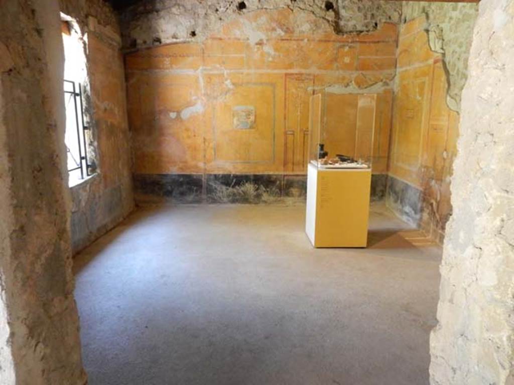 II.9.4 Pompeii. May 2018. Room 8, looking south across oecus from doorway. Photo courtesy of Buzz Ferebee.