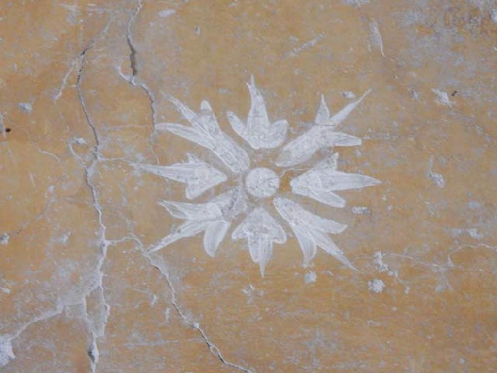 II.9.4, Pompeii. May 2018. Room 8, detail from upper south wall. Photo courtesy of Buzz Ferebee.