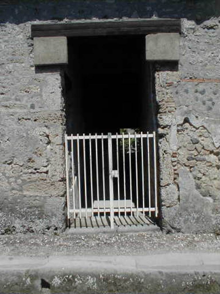 II.9.4. Pompeii. May 2005.  Entrance.