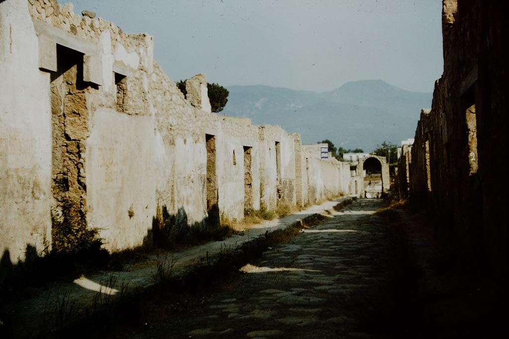 II.9.4, on left, Pompeii. 1957. Looking south along Via di Nocera towards Nocera gate. Photo by Stanley A. Jashemski.
Source: The Wilhelmina and Stanley A. Jashemski archive in the University of Maryland Library, Special Collections (See collection page) and made available under the Creative Commons Attribution-Non-Commercial License v.4. See Licence and use details.
J57f0357