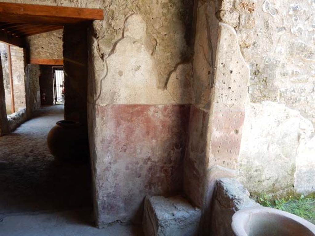 II.9.5 Pompeii, May 2018. 
Looking west along corridor towards entrance doorway, from two-sided peristyle 6. Photo courtesy of Buzz Ferebee.