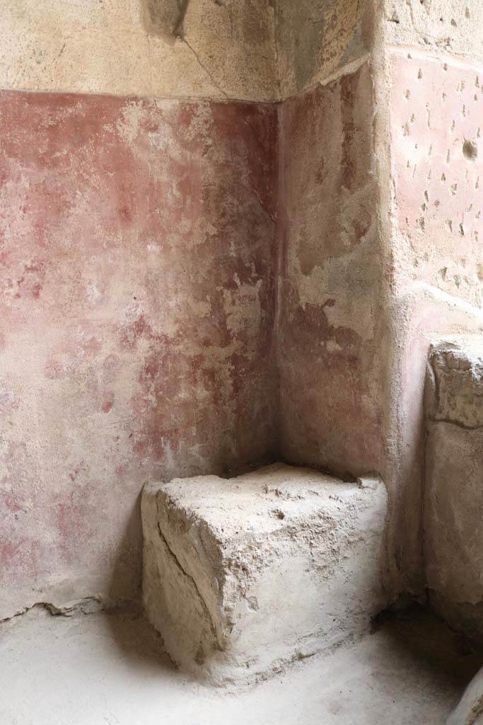 II.9.5 Pompeii. December 2018. 
Peristyle 6, small square stone block in south-west corner of peristyle. Photo courtesy of Aude Durand.
