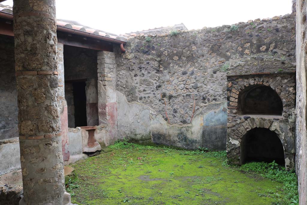 II.9.5 Pompeii. December 2018. 
Peristyle 6, looking towards west wall and south-west corner with doorway to entrance corridor. Photo courtesy of Aude Durand.