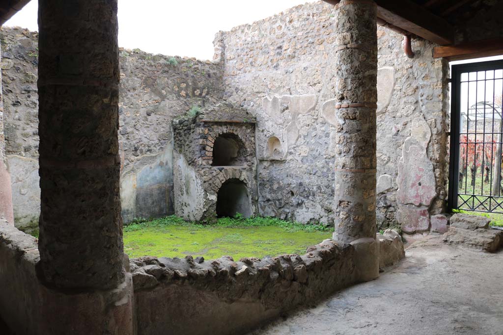 II.9.5 Pompeii. December 2018. 
Peristyle 6, looking north-west towards household shrine or lararium and niche in peristyle at rear of property. Photo courtesy of Aude Durand.