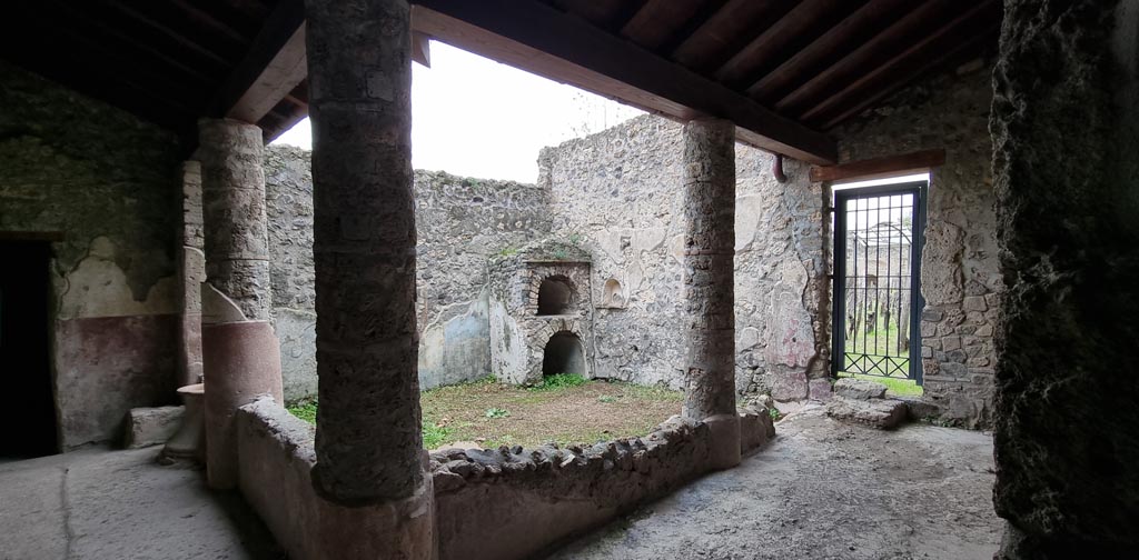 II.9.5 Pompeii, December 2023. 
Peristyle 6, looking west along south portico, from doorway of room 7. Photo courtesy of Miriam Colomer.