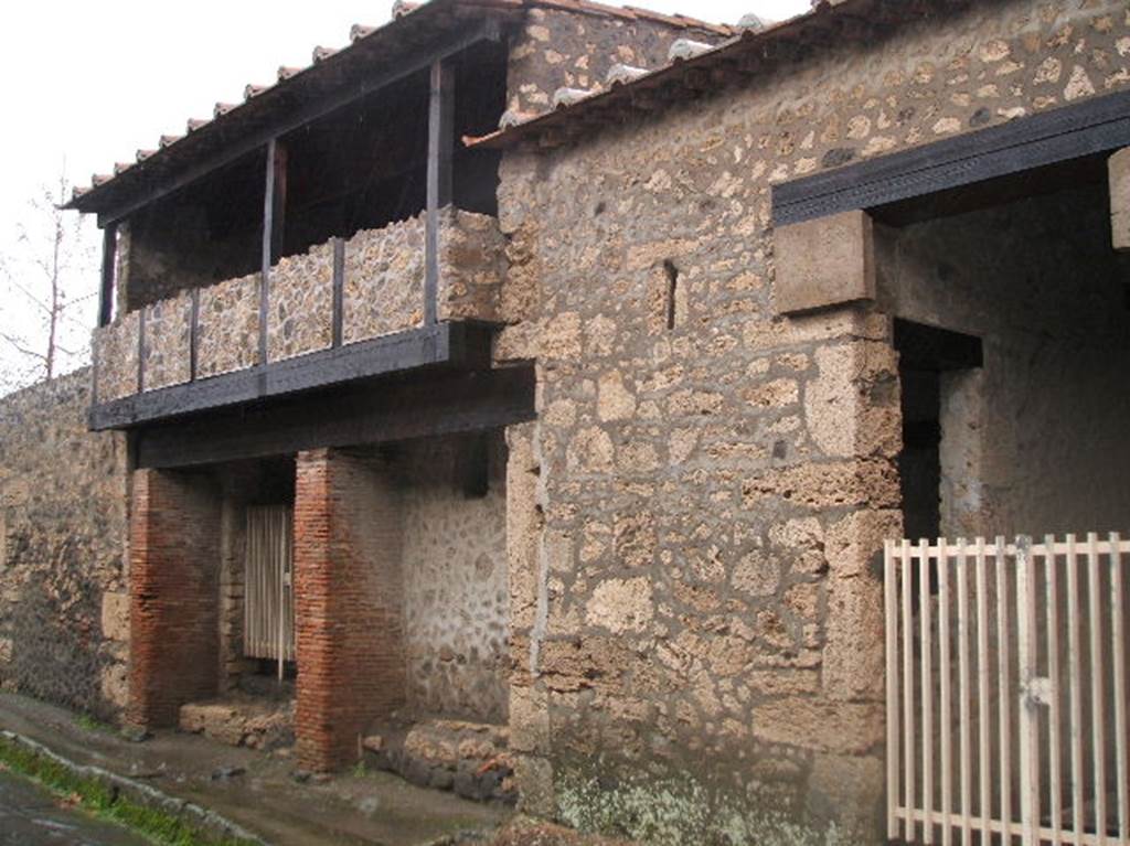 II.9.5 and II.9.4 on Via di Nocera.