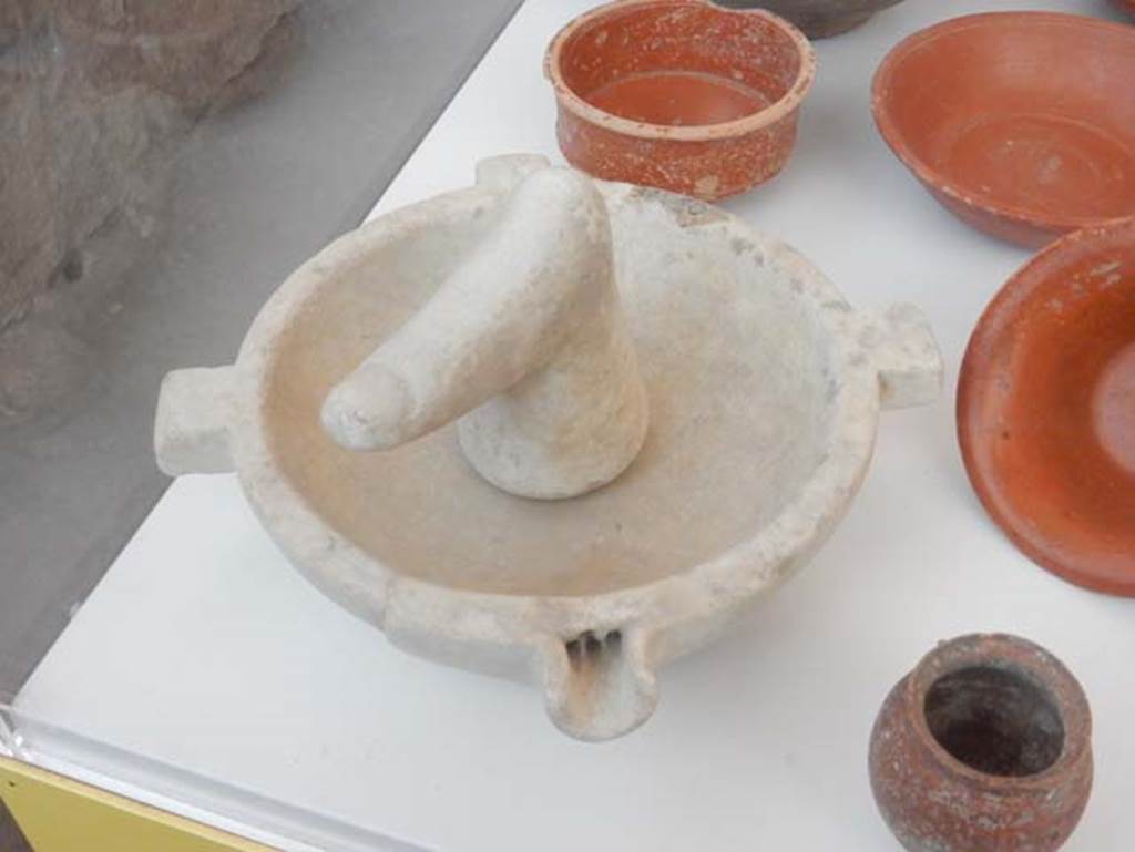 II.9.5 Pompeii, May 2018. 
Marble mortar with finger shaped pestle (Mortaio in marmo con pestello configurato a dito), inv. nos. 37509, 37540.
Photo courtesy of Buzz Ferebee.