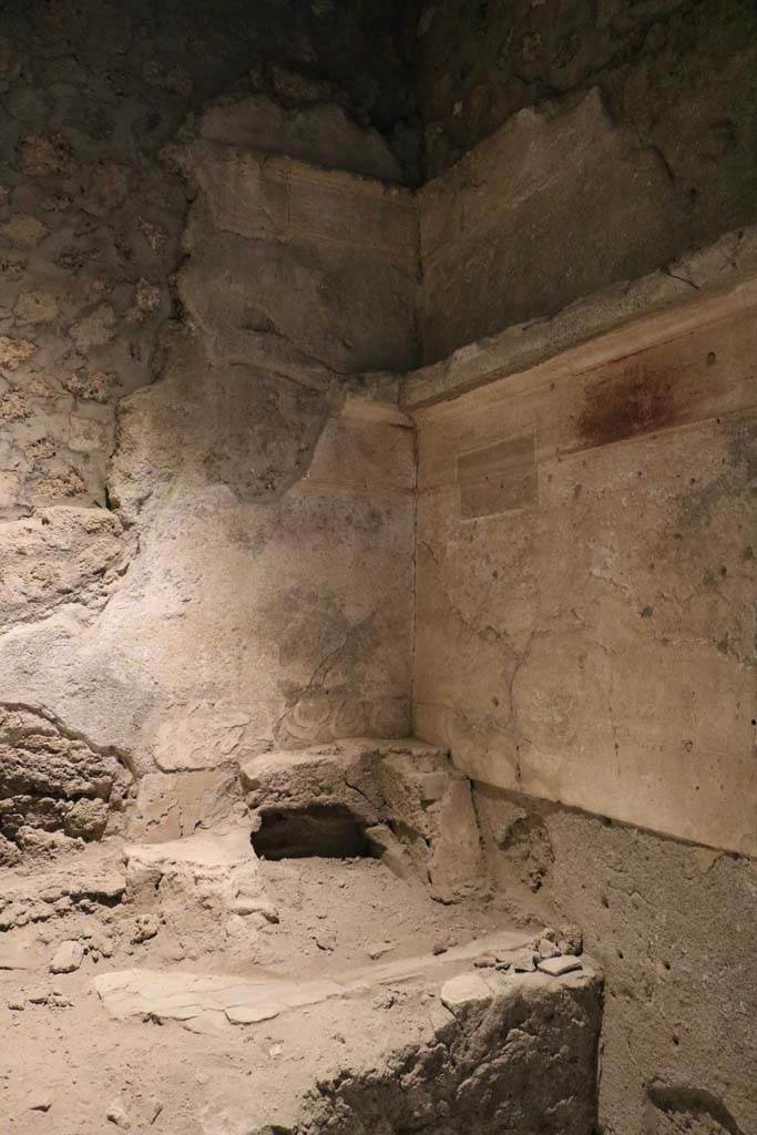 II.9.5 Pompeii. December 2018. 
Room 5, looking towards south-west corner with remaining stucco. Photo courtesy of Aude Durand.