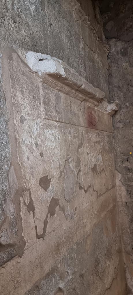 II.9.5 Pompeii. December 2023.
Room 5, north wall with remains of stucco. Photo courtesy of Miriam Colomer.