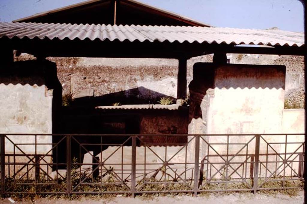 II.9.7 Pompeii. 1964. Looking west towards the two fountain and triclinium.  Photo by Stanley A. Jashemski.
Source: The Wilhelmina and Stanley A. Jashemski archive in the University of Maryland Library, Special Collections (See collection page) and made available under the Creative Commons Attribution-Non Commercial License v.4. See Licence and use details.
J64f1561
