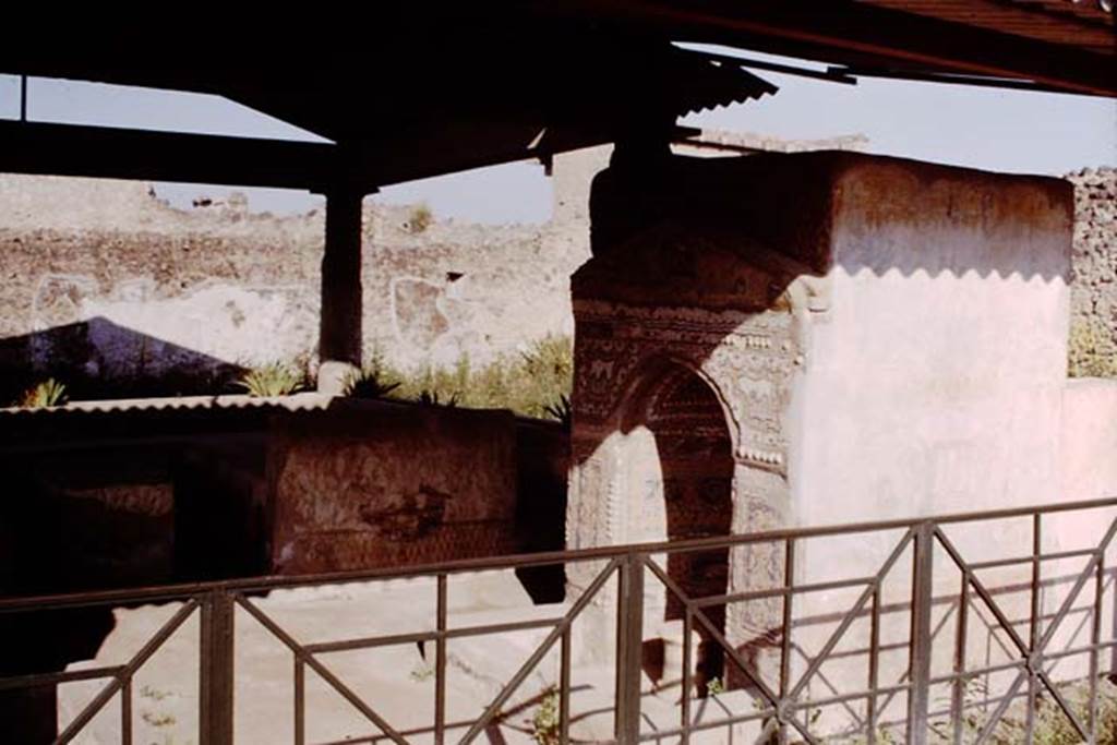 II.9.7 Pompeii. 1964. Looking towards east side of fountain on the north side, and the triclinium. Photo by Stanley A. Jashemski.
Source: The Wilhelmina and Stanley A. Jashemski archive in the University of Maryland Library, Special Collections (See collection page) and made available under the Creative Commons Attribution-Non Commercial License v.4. See Licence and use details.
J64f1560