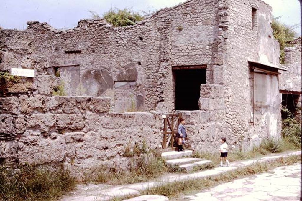 III.2.1 Pompeii. 1964. Looking north-east towards entrance doorway. Photo by Stanley A. Jashemski.
Source: The Wilhelmina and Stanley A. Jashemski archive in the University of Maryland Library, Special Collections (See collection page) and made available under the Creative Commons Attribution-Non Commercial License v.4. See Licence and use details.
J64f0973