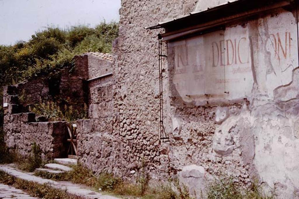 III.2.1 Pompeii. 1964. Looking west along north side of Via dell’Abbondanza towards the entrance doorway. Photo by Stanley A. Jashemski.
Source: The Wilhelmina and Stanley A. Jashemski archive in the University of Maryland Library, Special Collections (See collection page) and made available under the Creative Commons Attribution-Non Commercial License v.4. See Licence and use details.
J64f0972